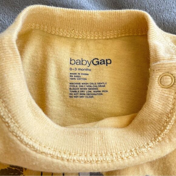 4/$10 - Baby Gap Bodysuit - Picture 4 of 4